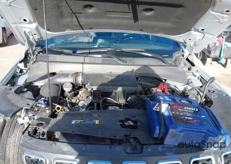 2025 Jeep Compass Latitude 4X4 z USA, uszkodzony, nr VIN 3C4NJDBN3ST529662